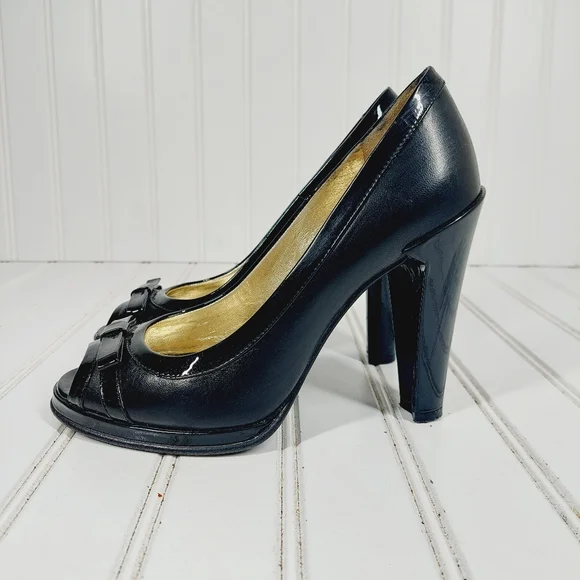 marc jacobs black pumps